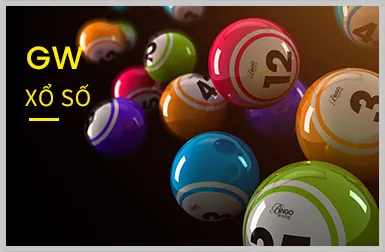 Dealer xinh đẹp đang chia bài tại bàn Live Casino e88 code